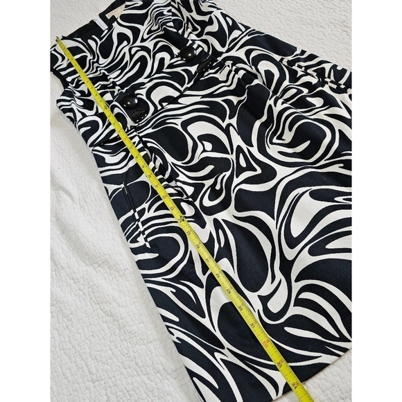 Michael Kors Black and White Swirl Button Dress - Picture 7 of 10